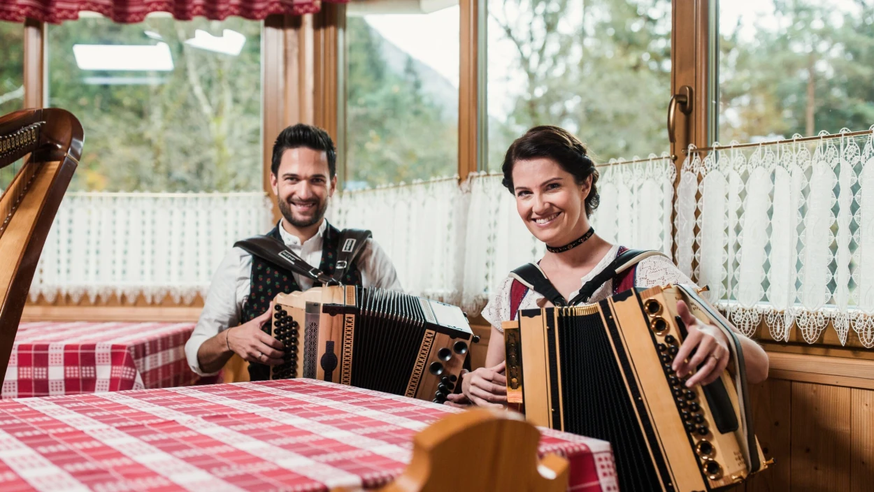 Servus Musikantenstammtisch: Alles zur Sendung bei ServusTV und ServusTV On