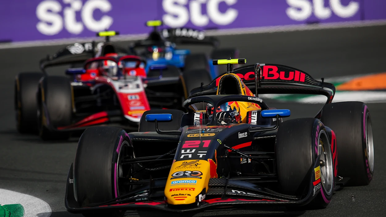 Formel 2 2025: Alle Live-Rennen bei ServusTV und ServusTV On