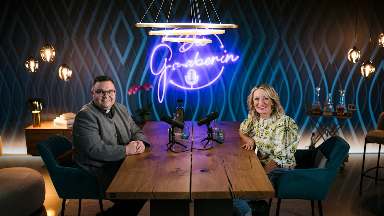 Mit Monika Gruber und Hochwürden Schächner