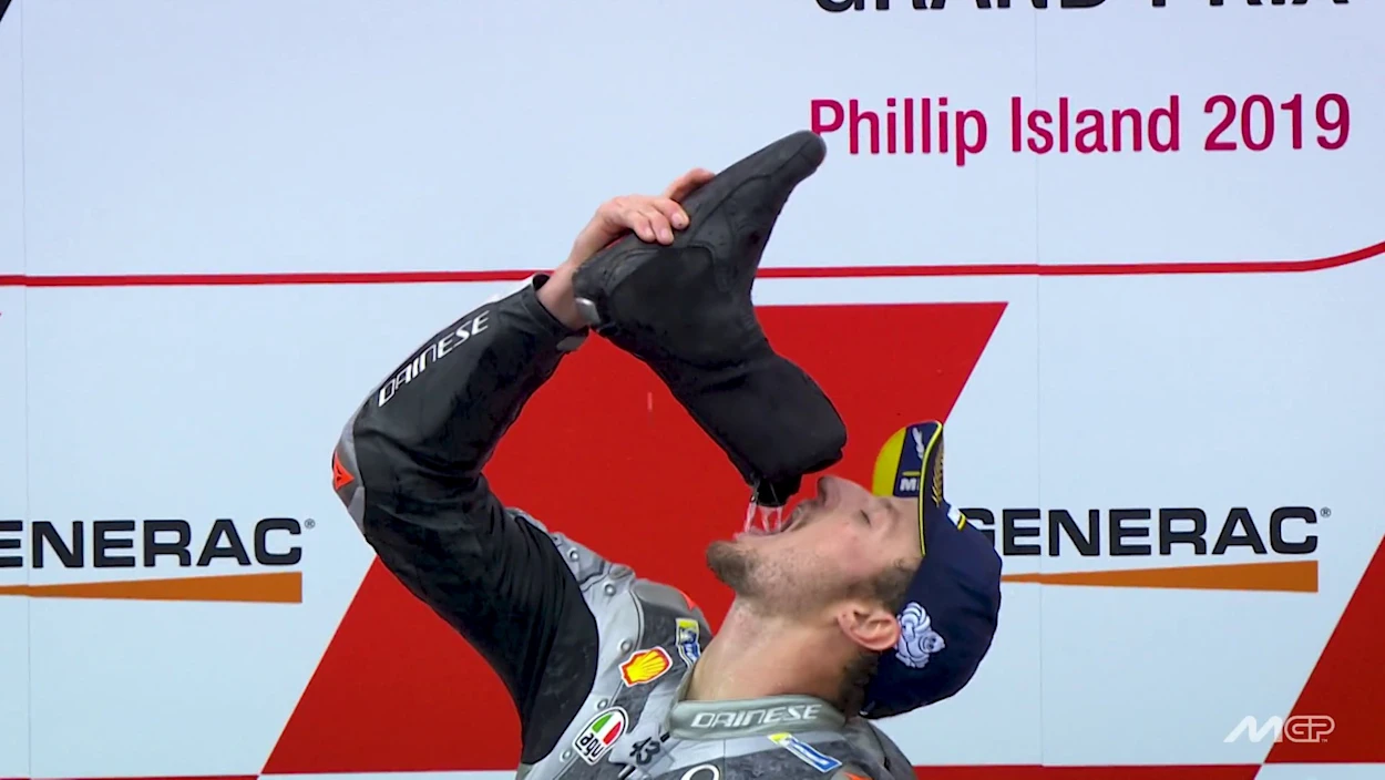 Phillip Island: Tiere auf der Strecke & Sekt aus dem Schuh