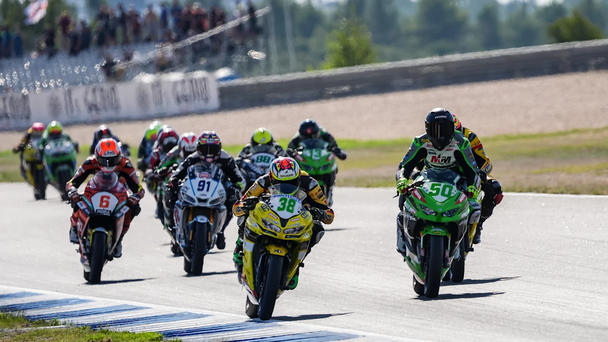 Estoril: Umkämpftes Foto-Finish in der Supersport300