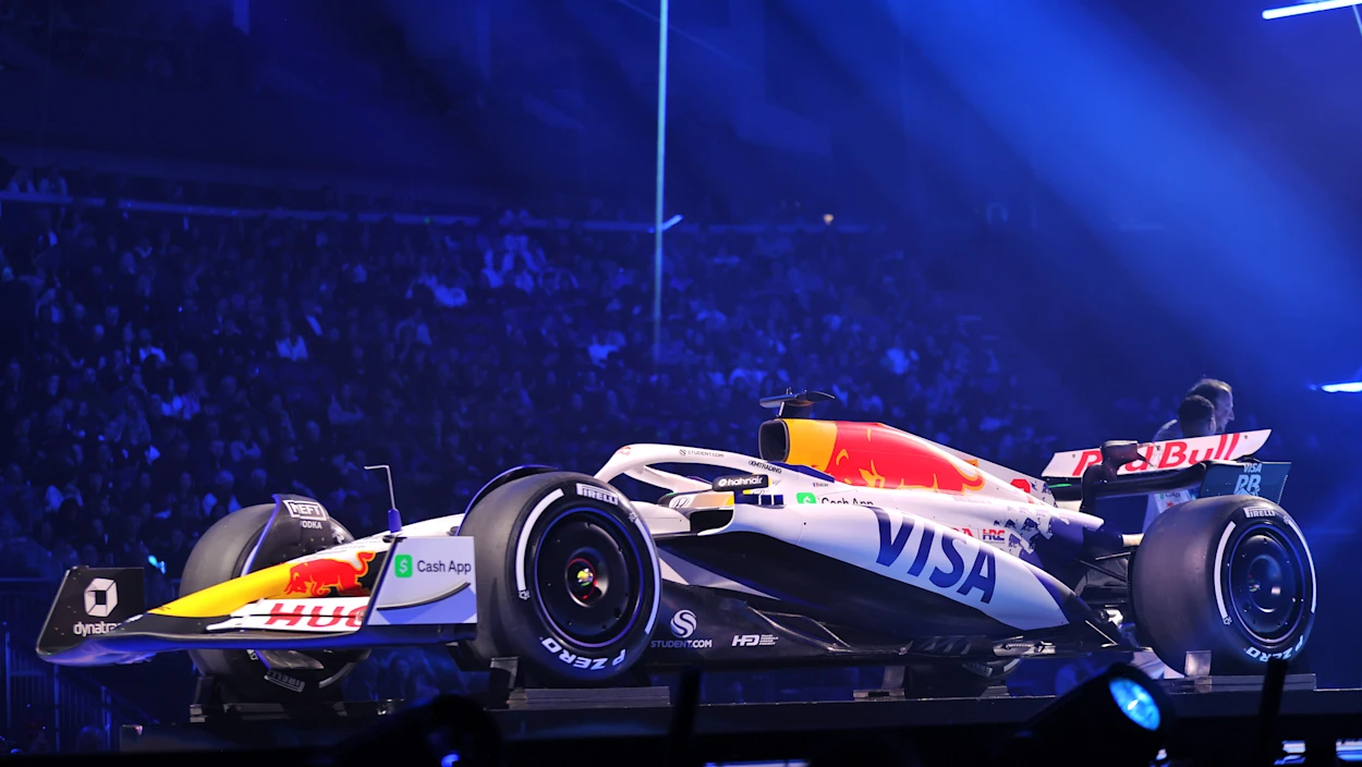 Visa Cash App Racing Bulls: Die Präsentation des VCARB 02 | F1 75: Saisoneröffnungs-Gala 2025
