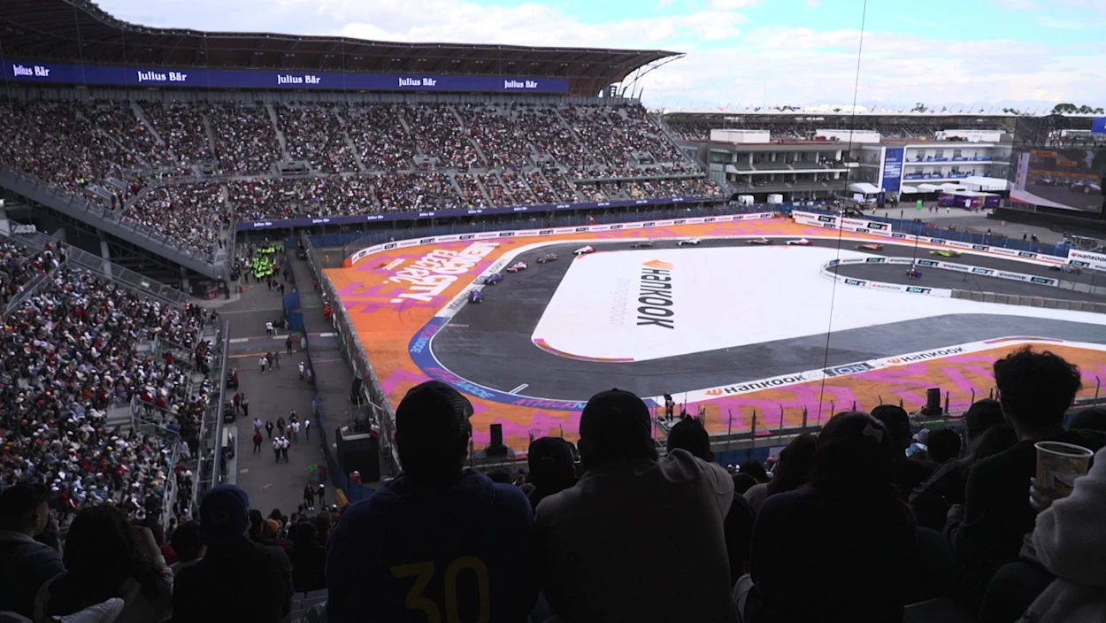 Mexico City: Foro Sol - die Tribüne der Superlative