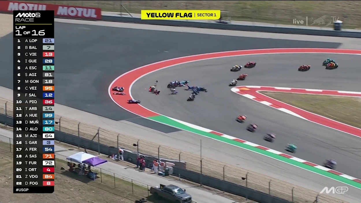 Massencrash und Rote Flagge: Chaotischer Start in der Moto2