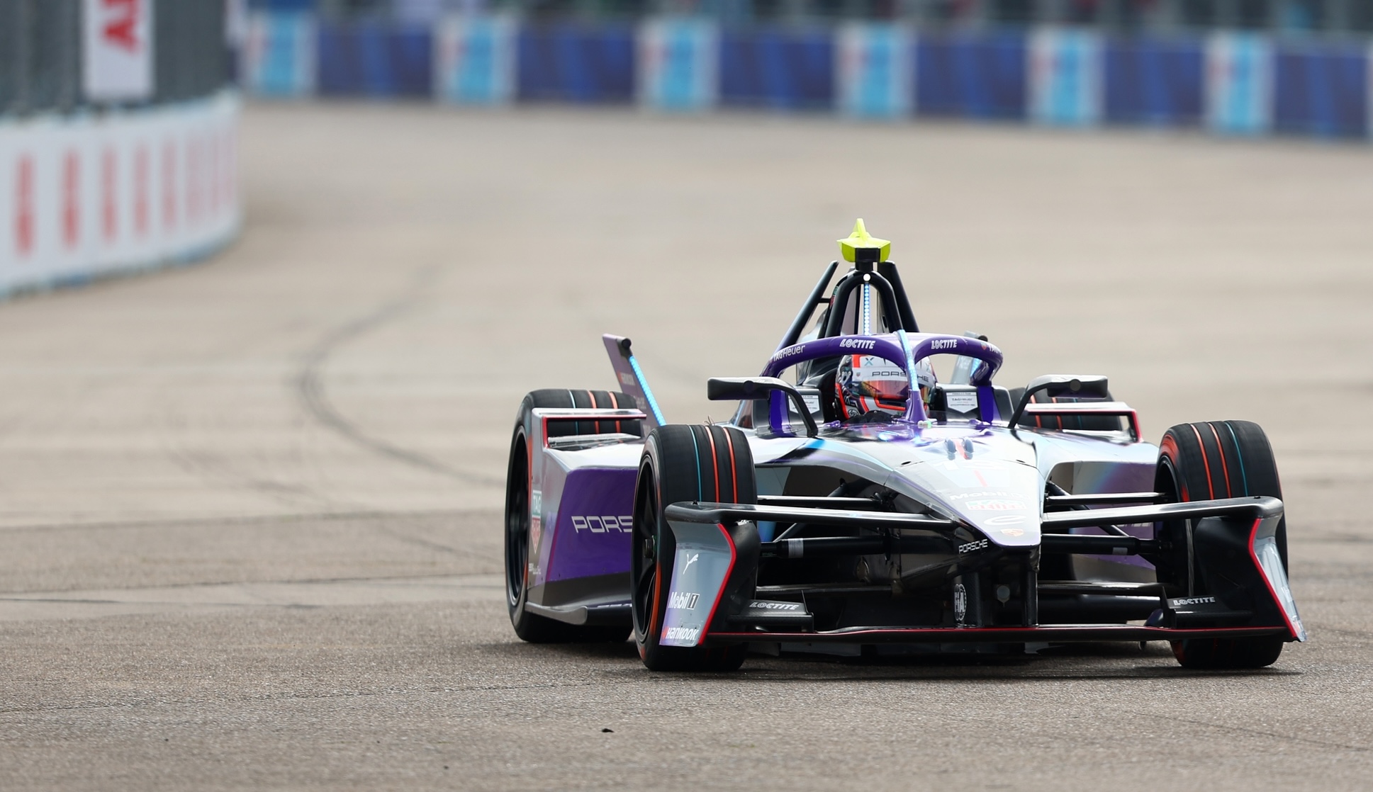 London: Qualifying 2