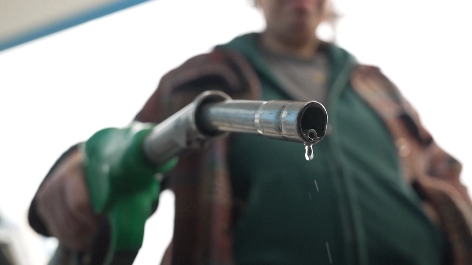 Drastischer Schritt im Kampf gegen Ölpreis-Explosion | Nachrichten in 90 Sekunden